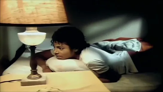 Michael Jackson - Beat It (Official Music video) © 1983