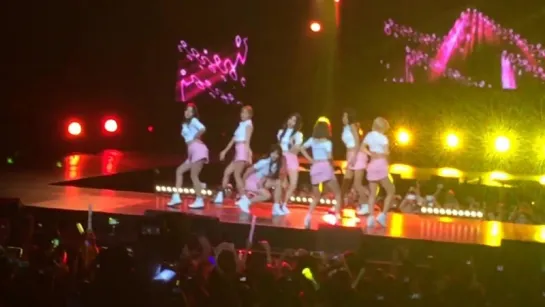 [FANCAM] 150808 AOA - 짧은 치마 (Miniskirt) @ KCON New York