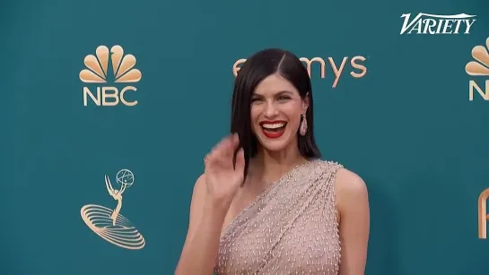 Alexandra Daddario twirls on the Emmys 2022 Red Carpet 💎 (via Variety) #emmys2022