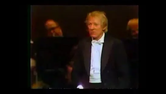 Danny Kaye conduct NYP Aida March