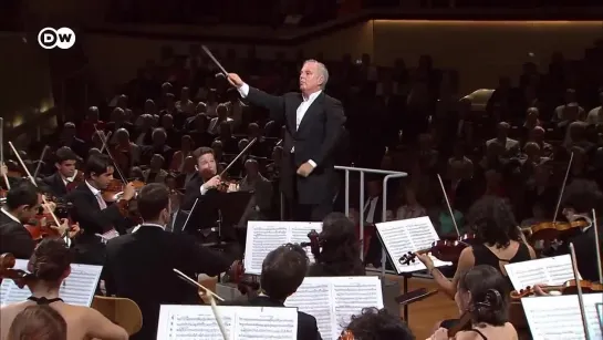 Beethoven. Symphony No. 9 / Daniel Barenboim  the West-Eastern Divan Orchestra