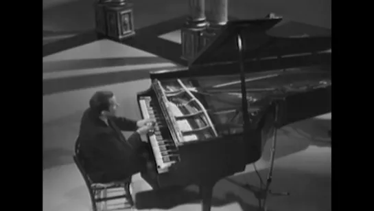 Beethoven, 32 Variations on an Original Theme in C minor WoO 80 / Glenn Gould