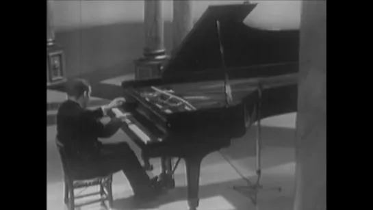 Beethoven, Piano Sonata No. 17 in D minor op. 31_2 The Tempest / Glenn Gould