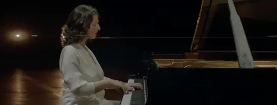 Erik Satie. Gymnopédie No.1 / Khatia Buniatishvili -