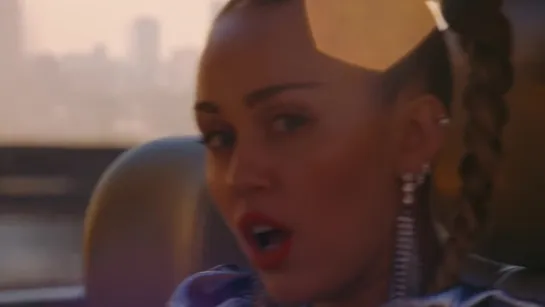 Mark Ronson - Nothing Breaks Like a Heart (Official Video) ft. Miley Cyrus