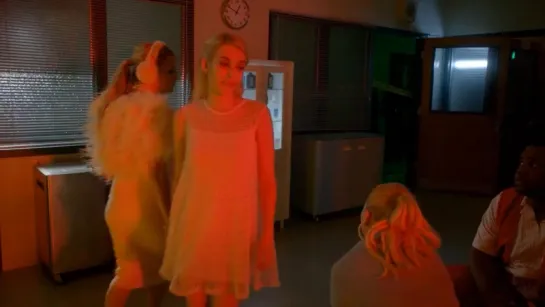 Scream Queens | Королевы крика 2х02 Шанель №5 и секс