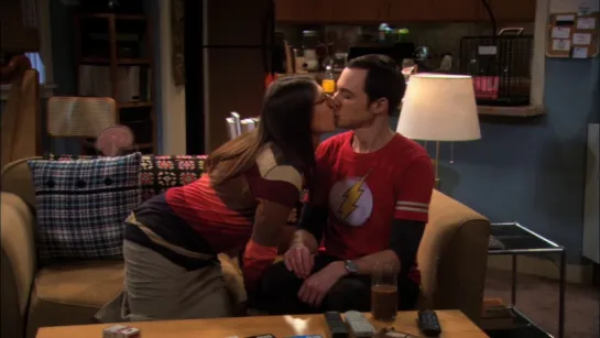 the big bang theory 4x21 Шелдон и пьяная Эмми