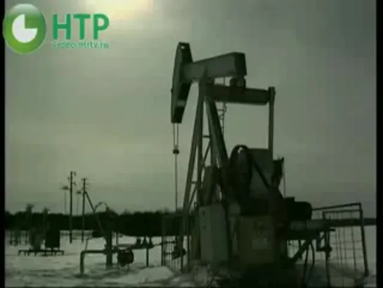 Разлив нефти около водохранилища...