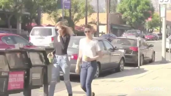 Kristen Stewart and Stella Maxwell Get Smoothies in Los Angeles, 14 октября.