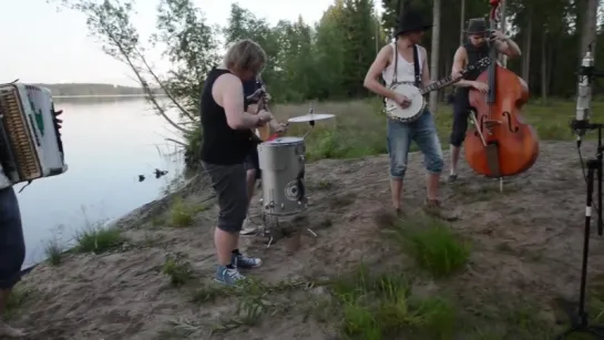 NOTHING ELSE MATTERS by STEVE´N´SEAGULLS (LIVE)