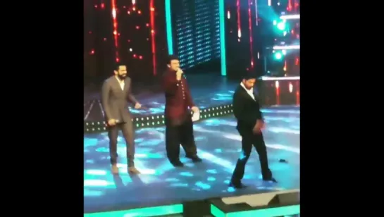 8th Royal Stag Mirchi Music Awards 2016: SRK'S PERFORMANCE