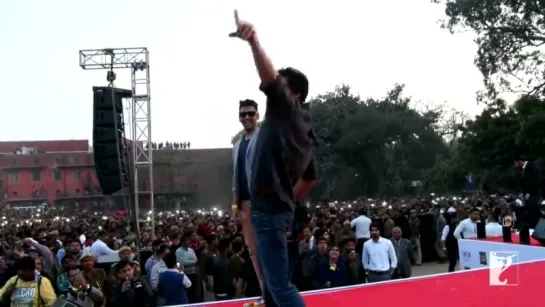 Shahrukh Khan Jabra Fan Anthem at Hansraj college