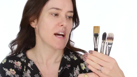 How To Apply Foundation - Lisa Eldridge