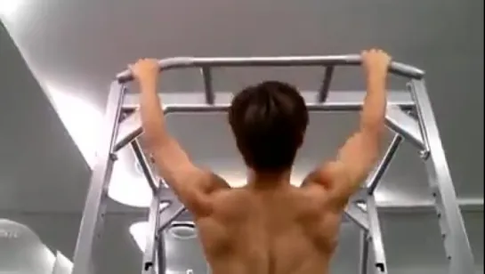 Kang Ha Neul in the gym