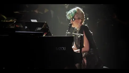 2011 // Lady Gaga & Sting > King Of Pain - The Beacon Theatre (Gagavision.net)