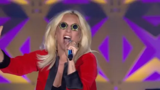 2015 // Lady Gaga > What's Up - The Songwriters Hall Of Fame (Gagavision.net)