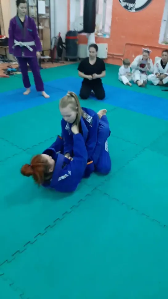 Live: Fight and Roll Girls(bjj,grappling,mma,jiujitsu)