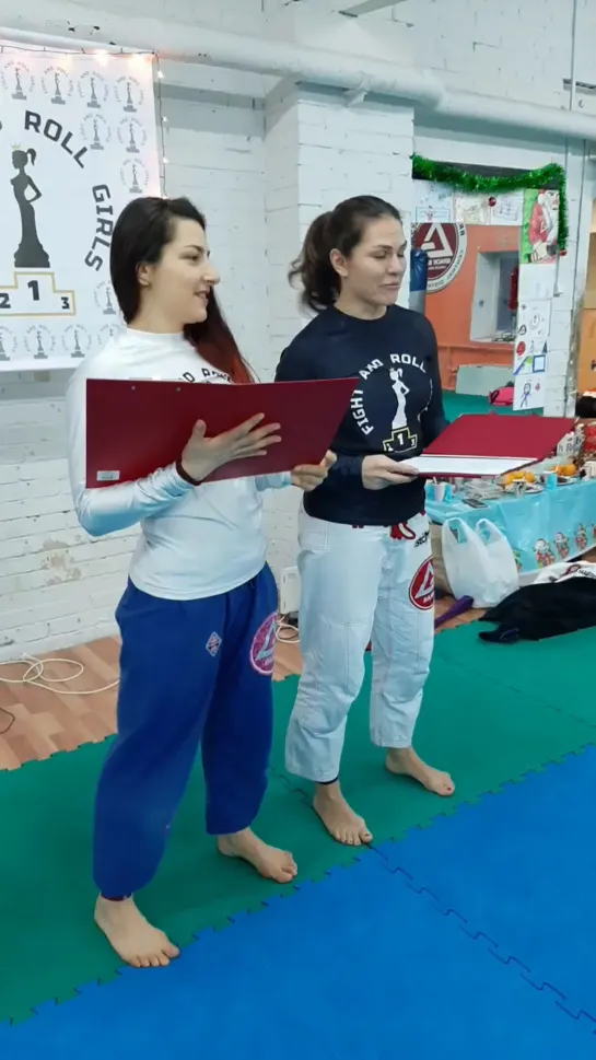 Live: Fight and Roll Girls(bjj,grappling,mma,jiujitsu)