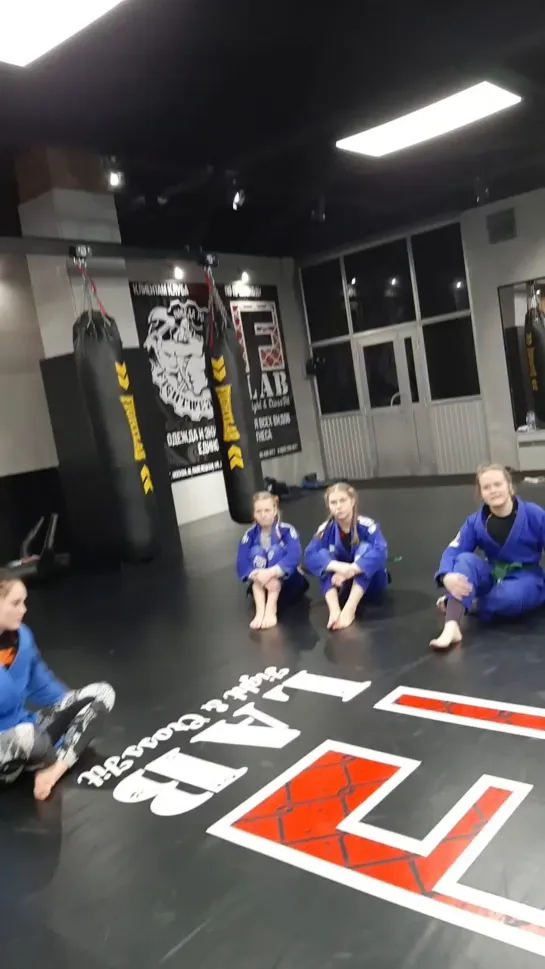 Live: Fight and Roll Girls(bjj,grappling,mma,jiujitsu)