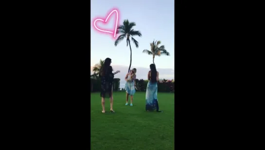 Lea in Hawaii with Sarah Potempa (February 20, 2017)