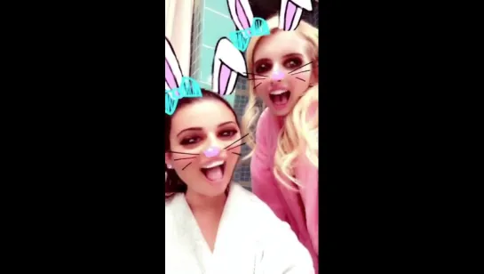 Lea and Emma Roberts on the set of Scream Queens (September 23, 2016)