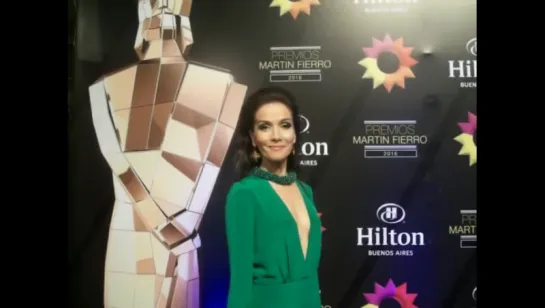 Natalia Oreiro en la alfombra roja del Martín Fierro