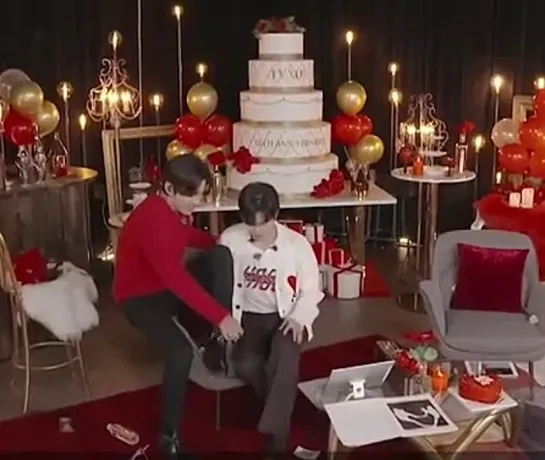 Changmin pushing Yunho onto a chair is kinda sxy . - TVXQ18thAnniversary -