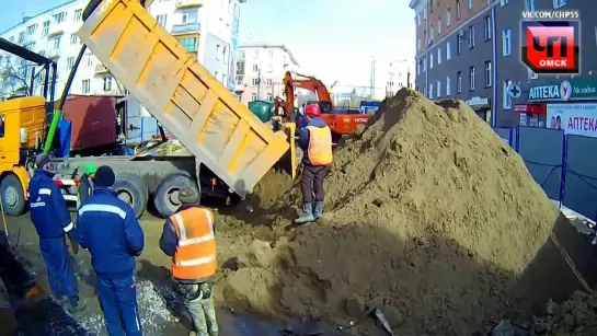 Первые подземные пешеходы на ул. Валиханова (28.03.2014)