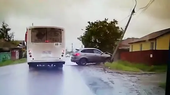 Момент ДТП со столбом на ул. Леонова (07.06.2019)