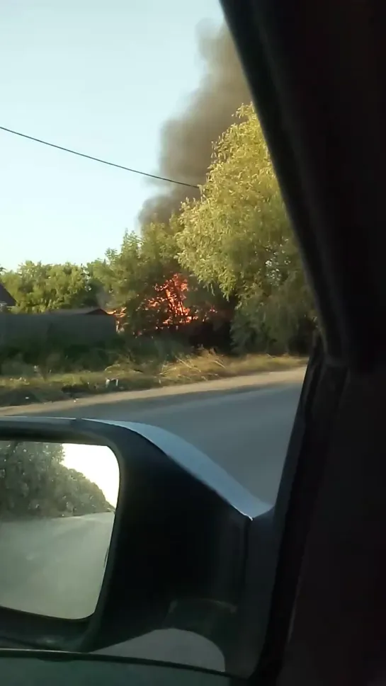 Горит заброшенный дом на ул. 16-я Амурская (07.08.2019)