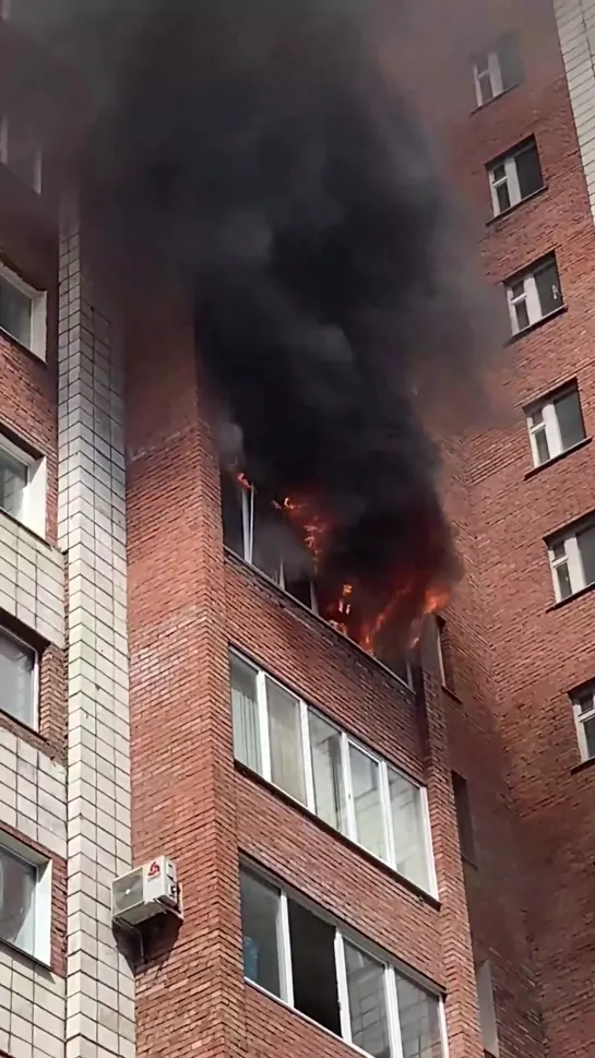 Пожар в доме на ул. Химиков 34/1 (09.04.2019)