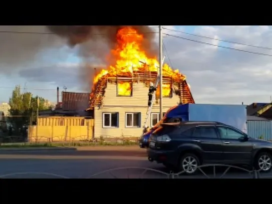 Горящий дом на ул. Омская (19.05.2014)