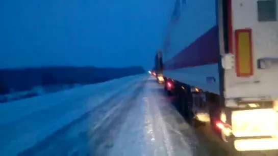 2-километровая пробка на трассе Омск-Новосибирск (09.02.2017)