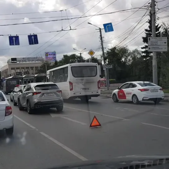 Последствия ДТП у Музыкального театра (09.08.2019)