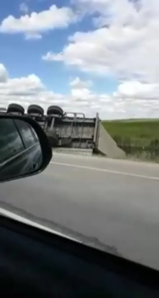 Фура опрокинулась на трассе Тюмень-Омск (18.06.2019)