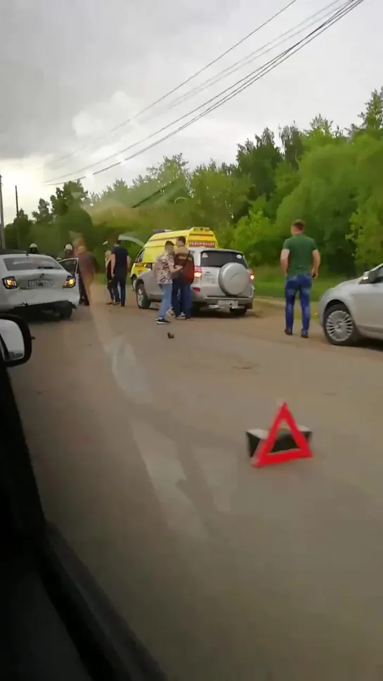 Последствия аварии с такси на ул. Волгоградская (04.06.2019)