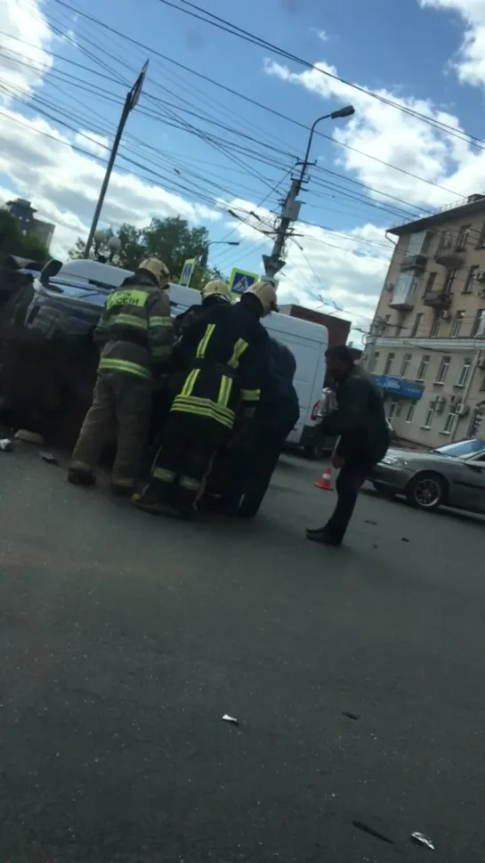 Авария с опрокидыванием у Транспортной академии (26.05.2019)