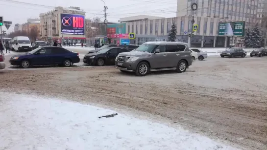 Массовое ДТП на перекрестке Герцена и Фрунзе (17.11.2018)