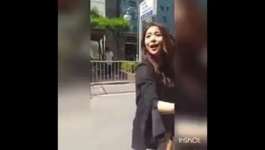 [FANCAM] 160805 Music Bank Ailee giving water bottle