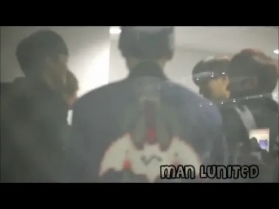 [FANCAM] 121129 Chanyeol Baekhyun_ Hong Kong International Airport