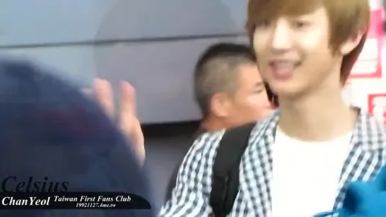 [FANCAM] 120609 Chanyeol at Airport