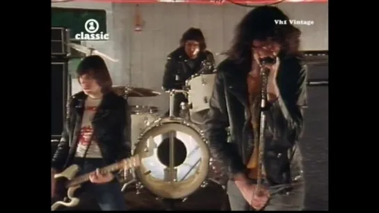 Ramones - Don't Come Close