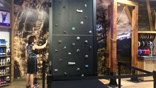 [Climbing wall treadmill]