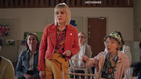 Agatha.Raisin.s03e01.WEBRip.XviD.Rus.Eng.BaibaKo.tv