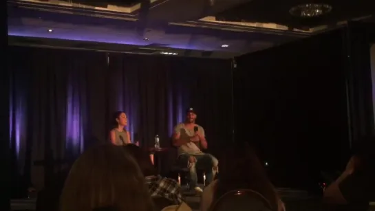 Lindsey & Ricky's entrance during their Q&A panel 👯 @linzzmorgan @MrRickyWhittle #The100 #SurvivalCon