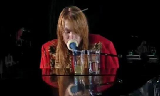 Guns N' Roses - November Rain (Live In Tokio) (1992)