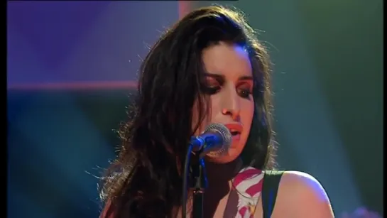 Amy Winehouse - Stronger than me [live]