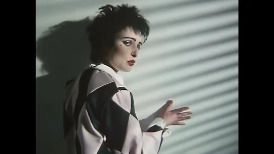 Siouxsie and the Banshees ↑ Happy House