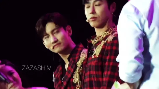 I CALLED CHANGMIN’S NAME AND HE SMILED AT ME ASGDJAKSK!!!!!! and then here you can see me