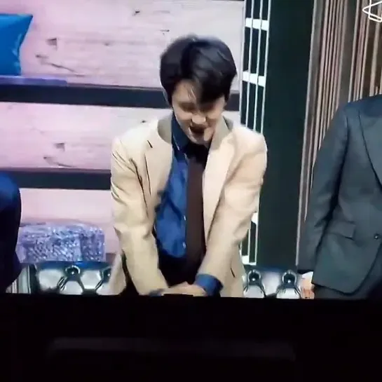 Mark dancing to TVXQ! Keep Your Head Down!! - NCT127_ONLINE_FANMEETING - @NCTsmtown_127